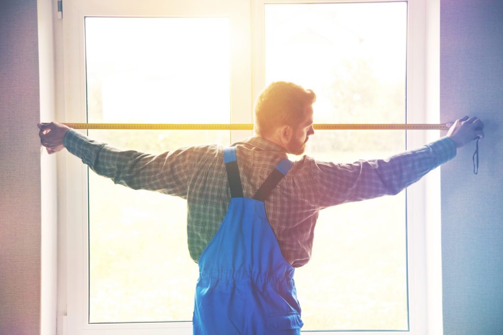 Measuring a window opening for a precise fit